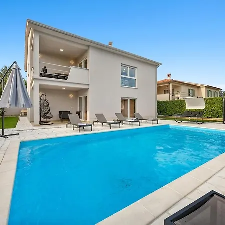 Lanab - Private Pool - By Istrabook Villa *
