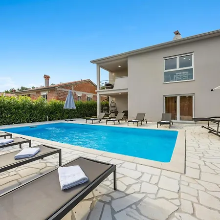 Lanab - Private Pool - By Istrabook Villa *