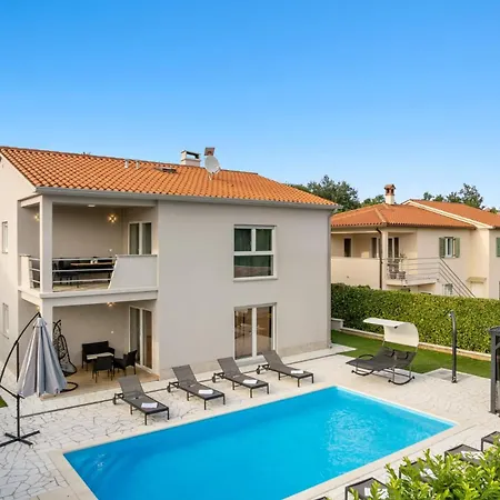 Villa Lanab - Private Pool - By Istrabook *
