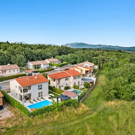Lanab - Private Pool - By Istrabook Villa *