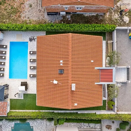 Lanab - Private Pool - By Istrabook Veligolji